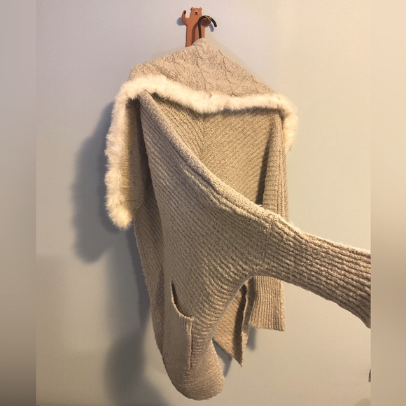 Stylish knit wear - Picture 3 of 3